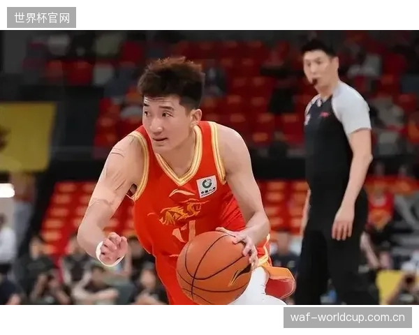 孙铭徽凭借出色的防守嗅觉,成为广厦队弱侧防守体系中的 孙铭徽凭借出色的防守嗅觉,成为广厦队弱侧防守体系中的